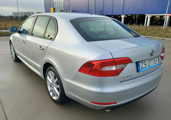 Skoda Superb cena 39900 przebieg: 198000, rok produkcji 2015 z Szczecin małe 497